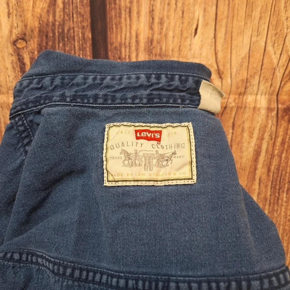 Levi's Classic Denim Red Tag Vintage Button Up Mens Size Large.
